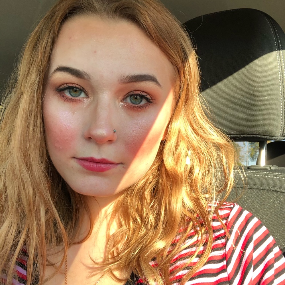 Meet your Posher, Claudia